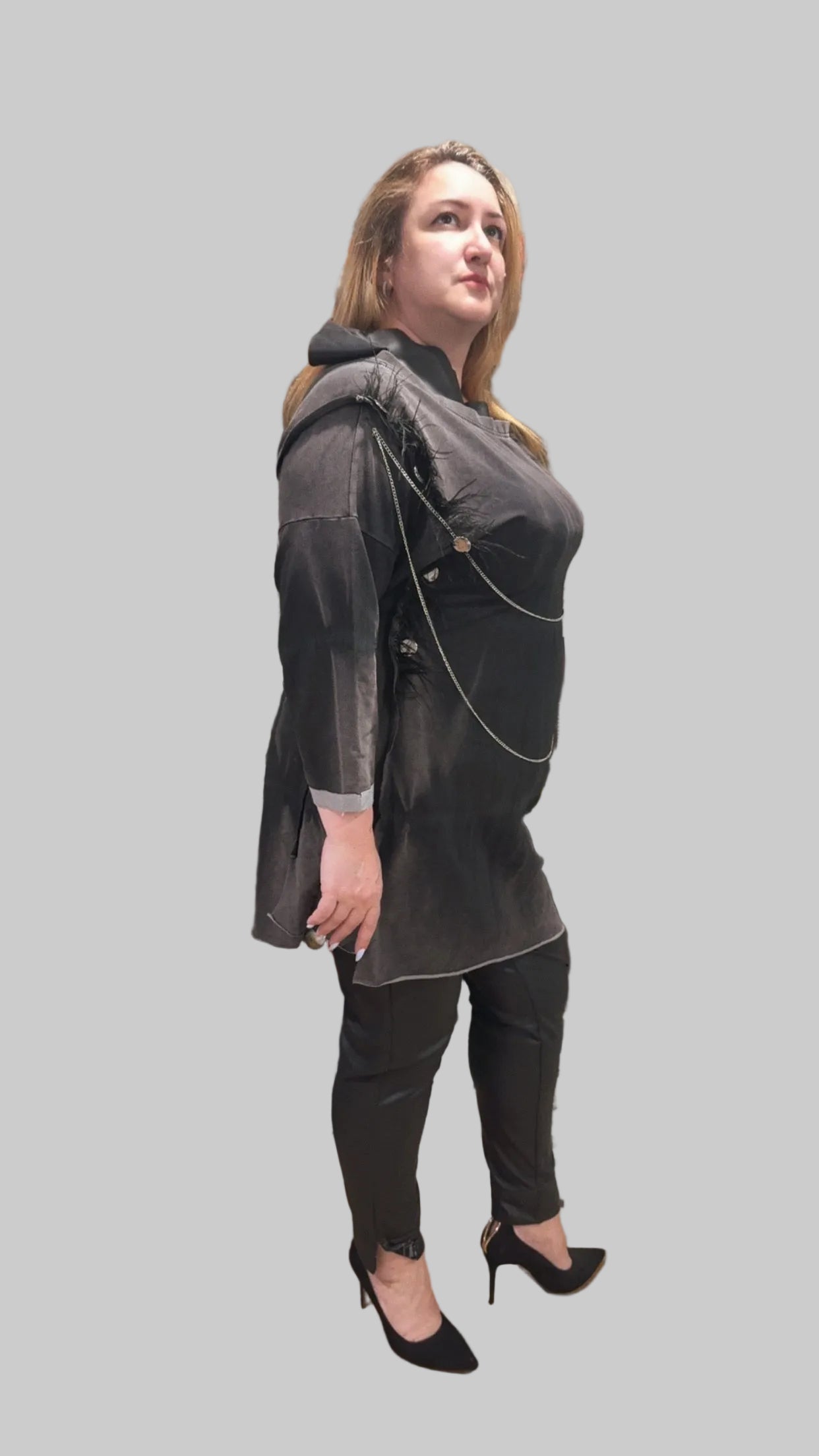 Bukezy Tunic – Chains & Feather Décor