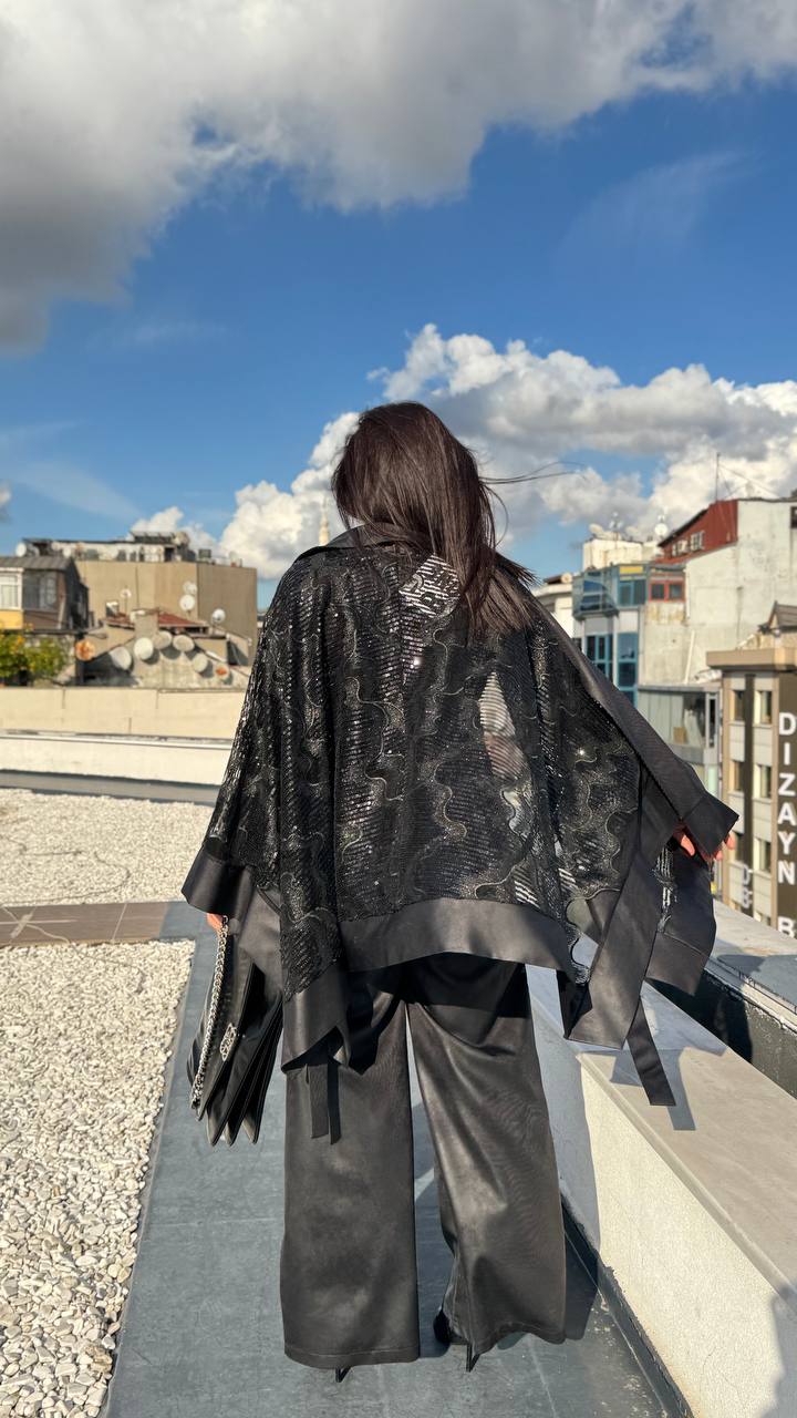 Black Textured Kimono Jacket with Satin Trim & Wide-Leg Pants – Elegant Statement Set