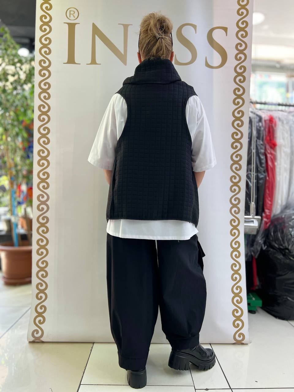 Caraclan Short Cardigan - Elegant Women's Knitwear for Versatile Casual Outfits, Available in Black