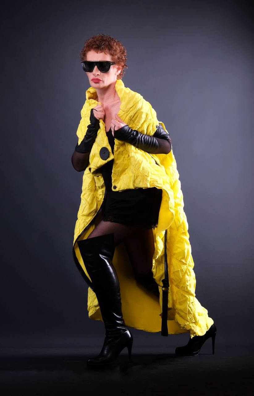 Modern Yellow Vest with Mesh Fingerless Gloves – Bold Statement Layer