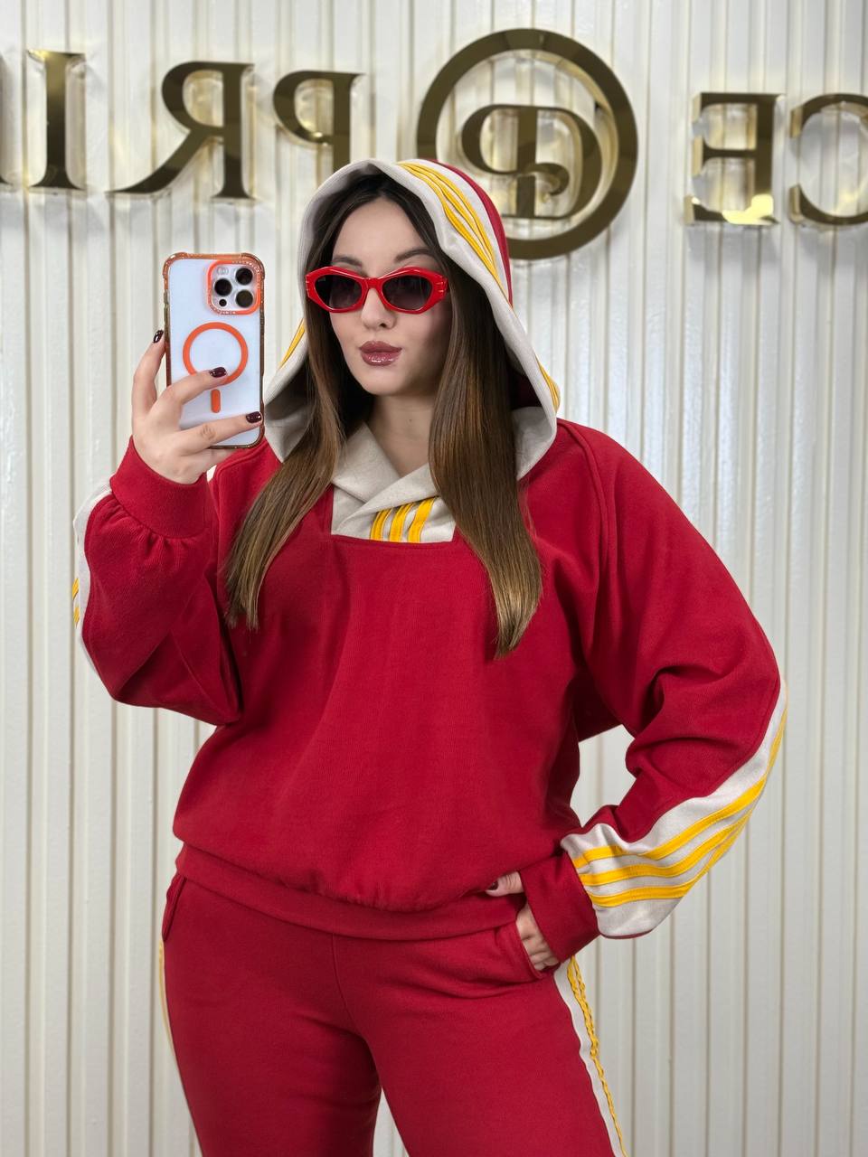 Risha Cashmere Tracksuit in Aport-Chic Style