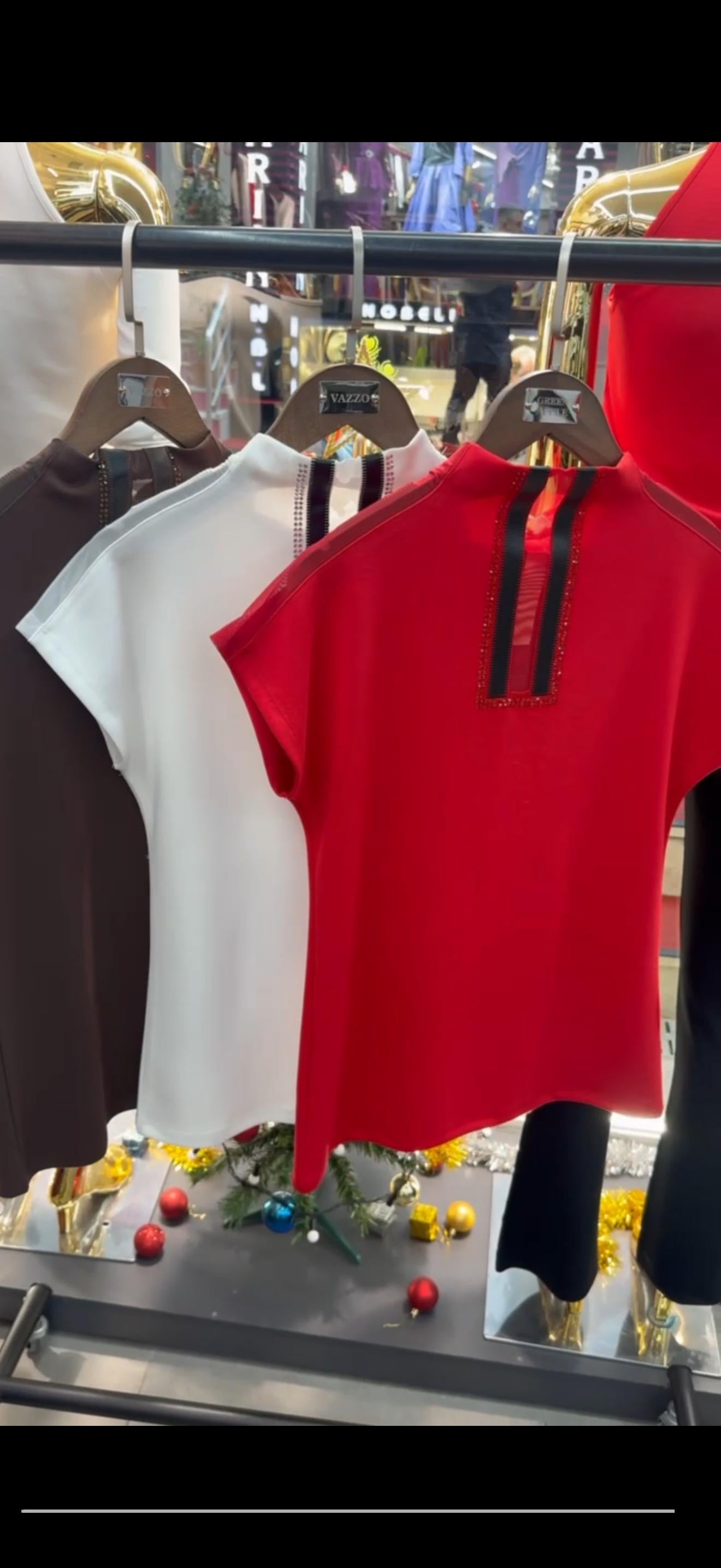 Red Sleeveless Top with Black Trim – Elegant Women’s Blouse