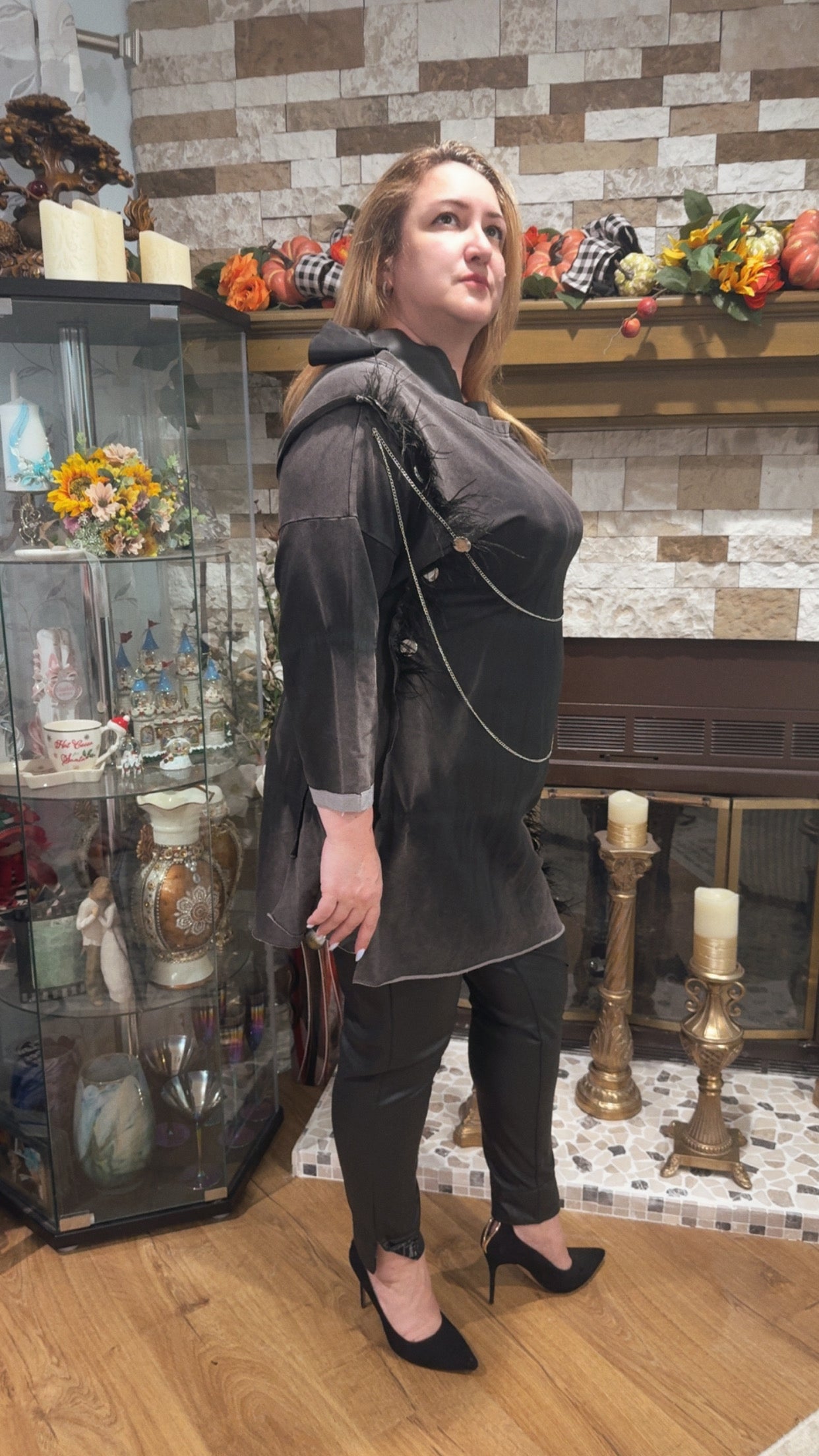 Bukezy Tunic – Chains & Feather Décor