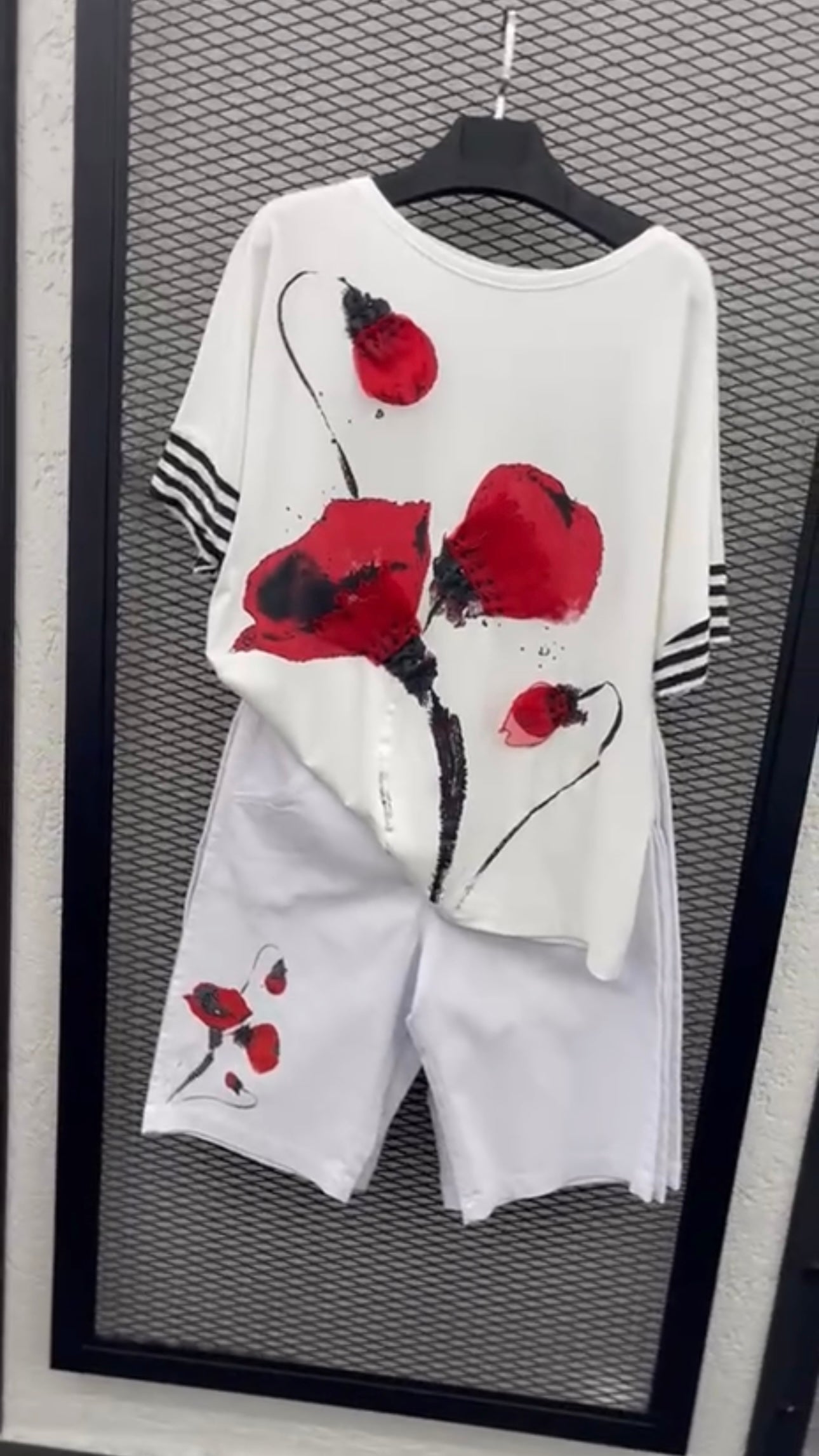 Lavelina L’Avocado Poppy Flower Top