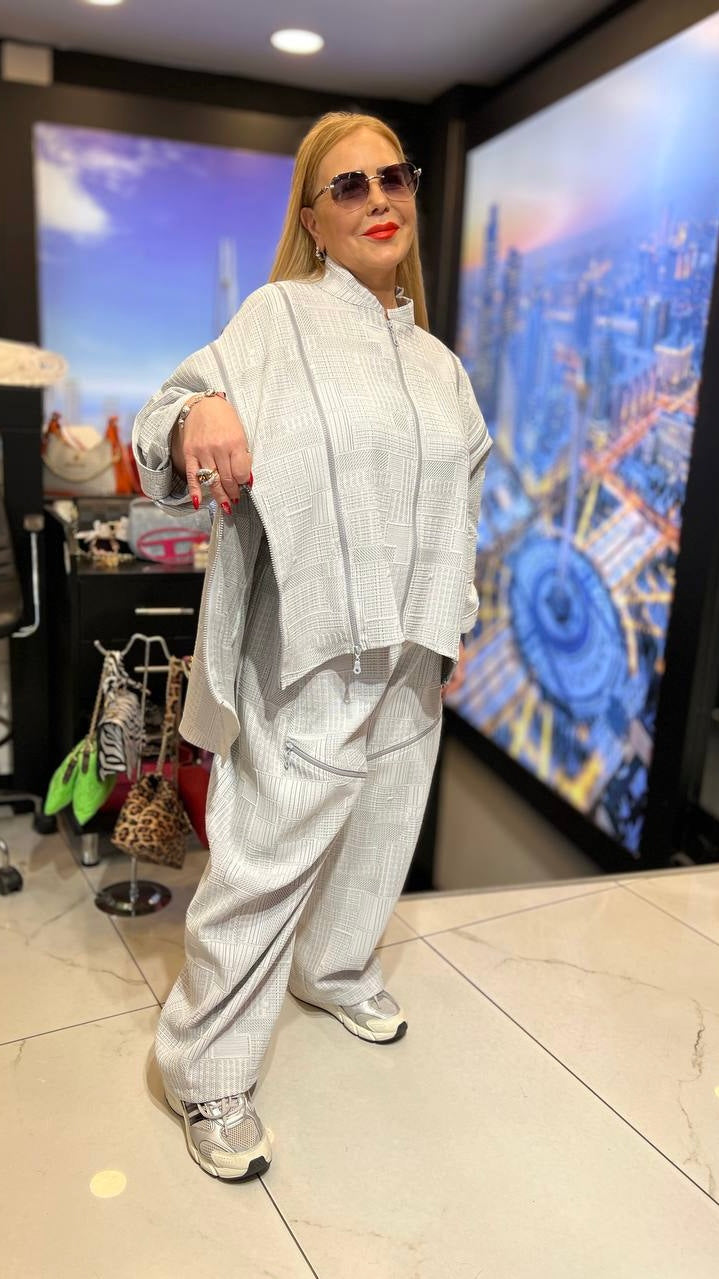 Textured Zip-Front Top & Relaxed Pants Set – Modern Minimalist Chic