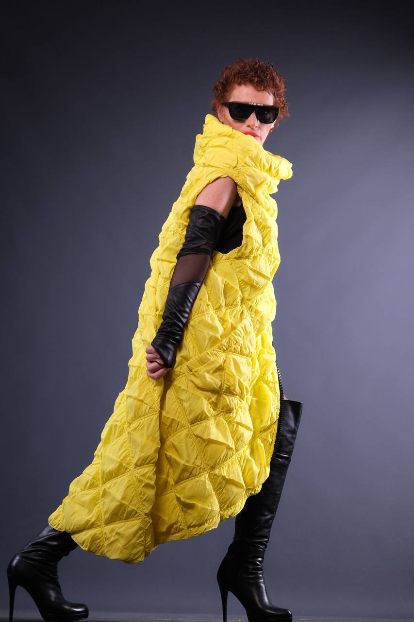 Modern Yellow Vest with Mesh Fingerless Gloves – Bold Statement Layer