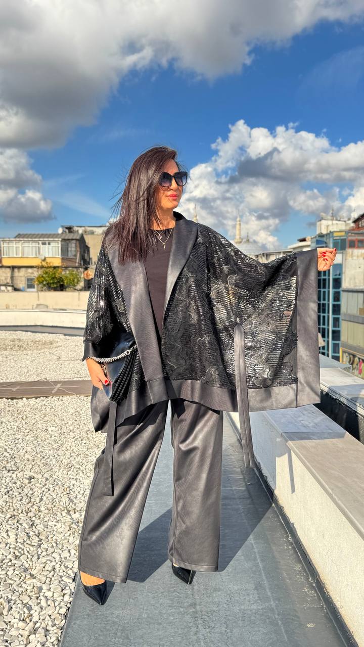 Black Textured Kimono Jacket with Satin Trim & Wide-Leg Pants – Elegant Statement Set