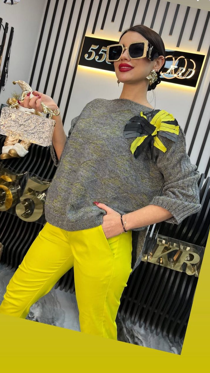 Gray Knit Sweater with Statement Shoulder Appliqué – Modern Artistic Design